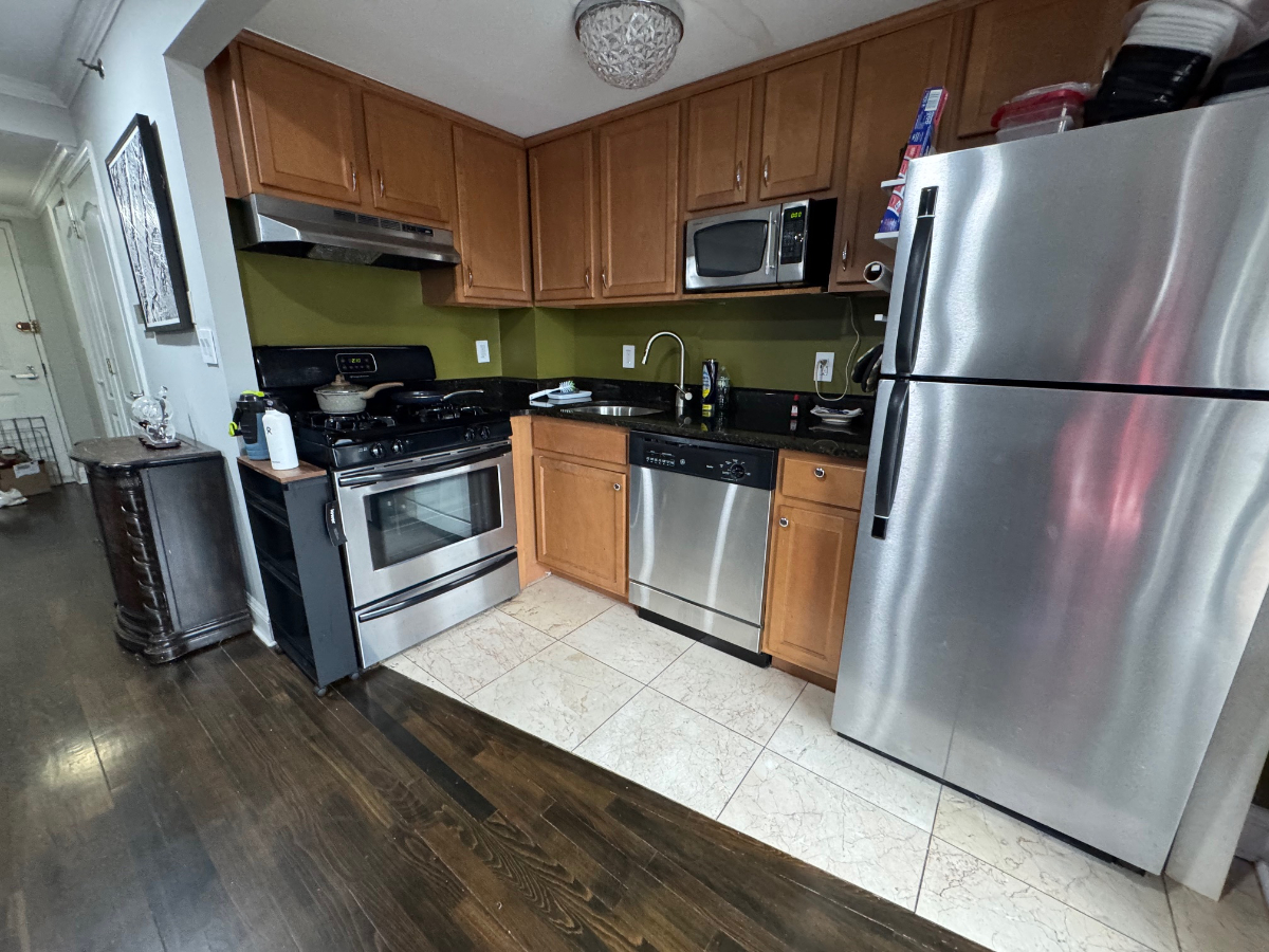 Cozy Condo in Astoria NYC near Astoria Park and 30th Ave station - Photo 10