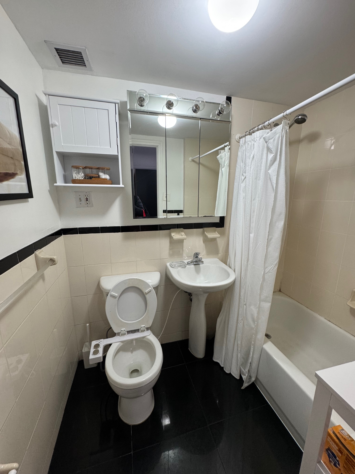 Cozy Condo in Astoria NYC near Astoria Park and 30th Ave station - Photo 11