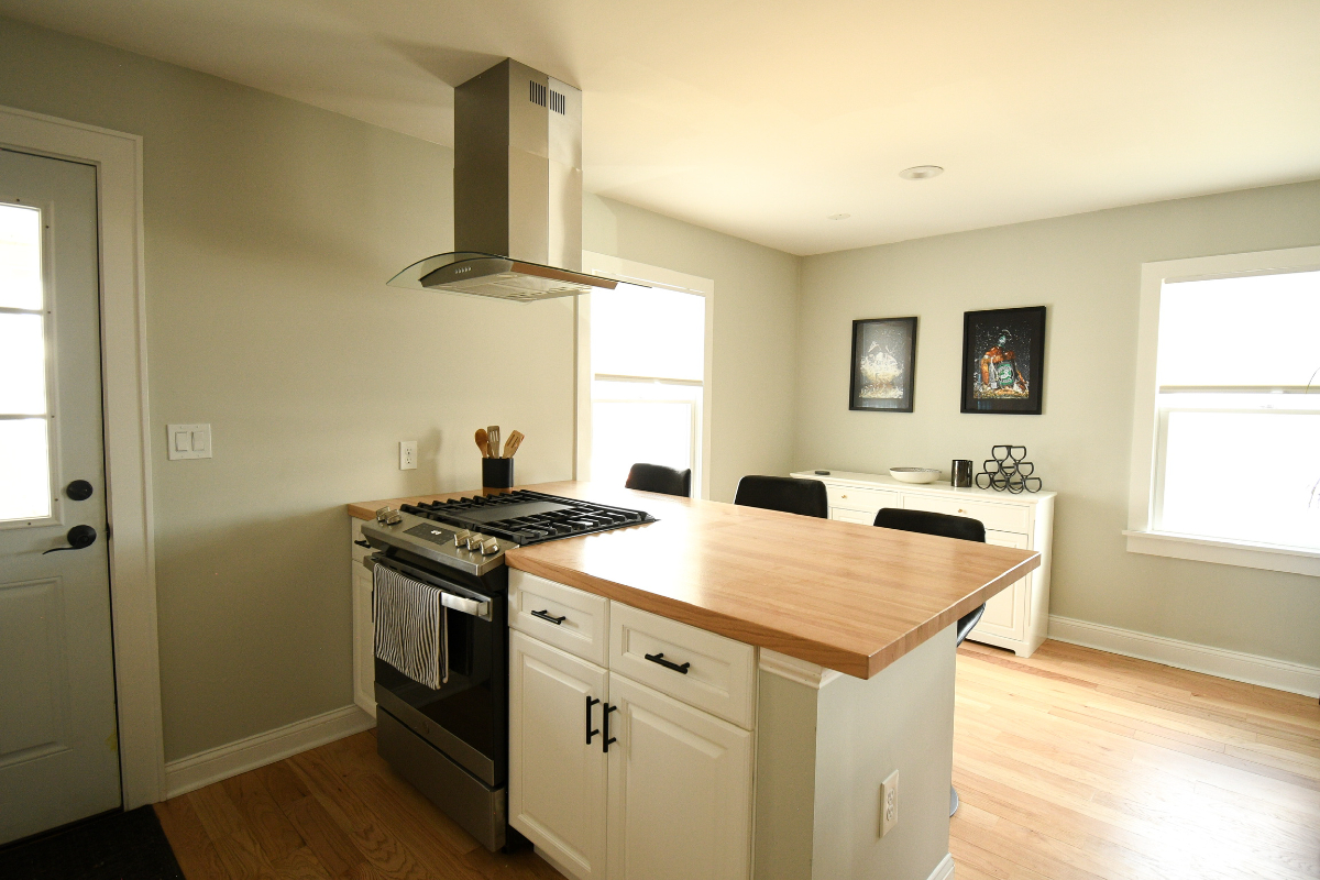 Stylish 1BR Apartment With Office, High-End Finishes, Laundry & Off-Street Parking - Photo 5