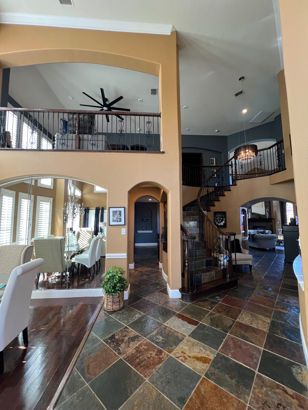 Dream Home for 12 Guests  Spacious  Elegant & Fully Loaded - Photo 4