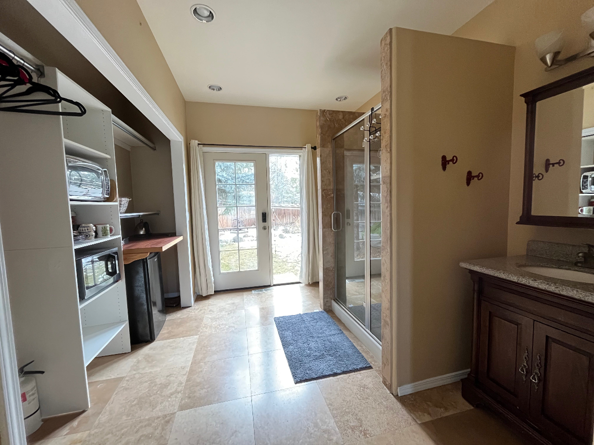 Private Guest Suite w/own Entrance, Near Hospital - Photo 4
