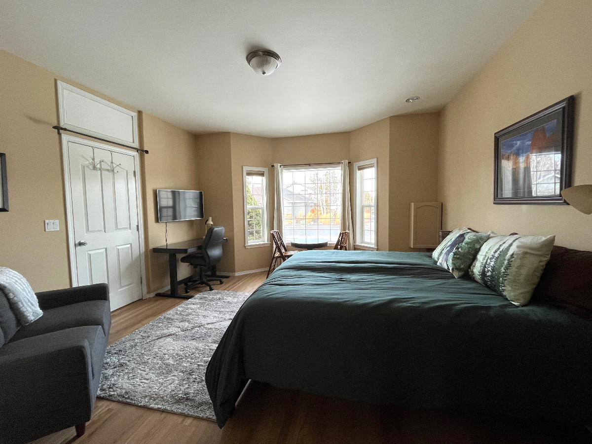Private Guest Suite w/own Entrance, Near Hospital - Photo 2