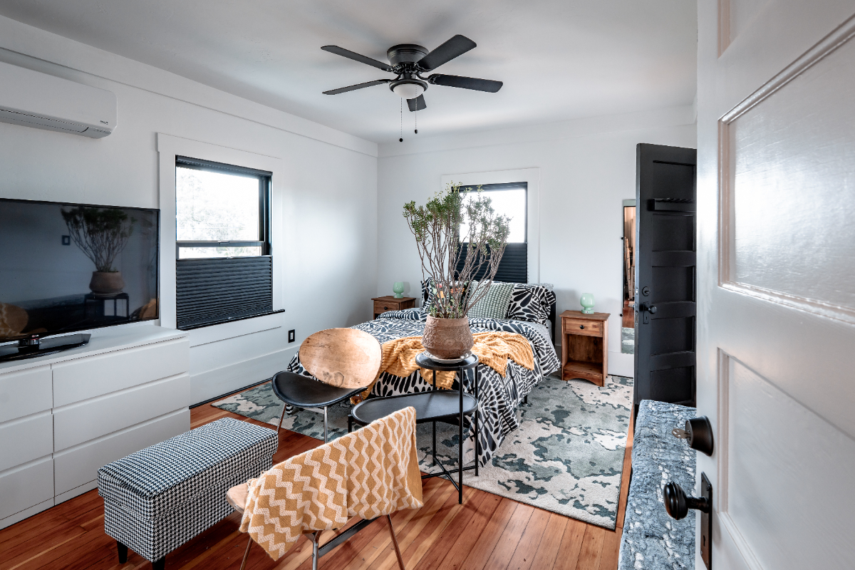 South Park - Private Studio in 1911 Farmhouse - Spacious & Quiet - Photo 1