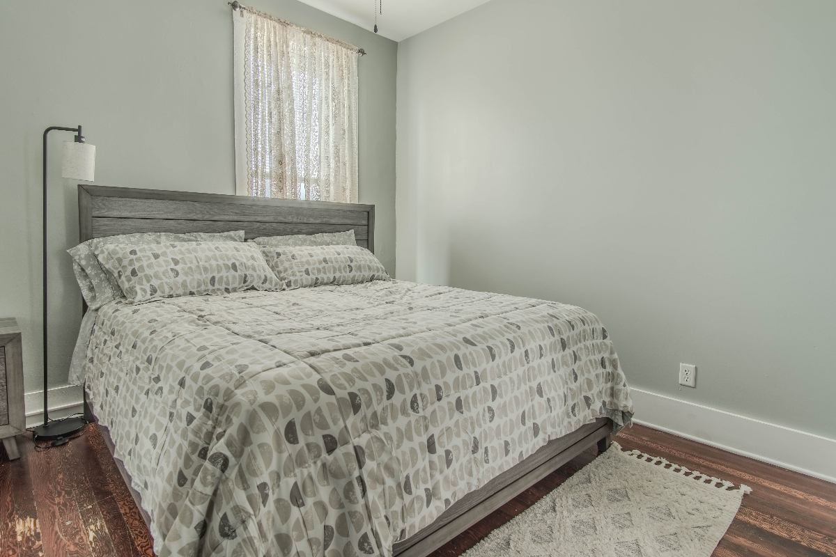 Lakeside - Historic Downtown Apartment - Photo 5