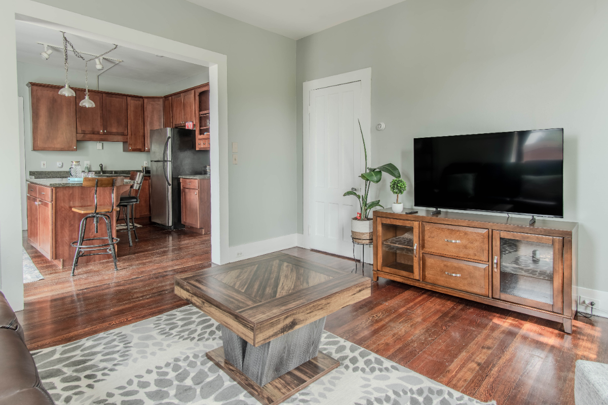 Lakeside - Historic Downtown Apartment - Photo 4