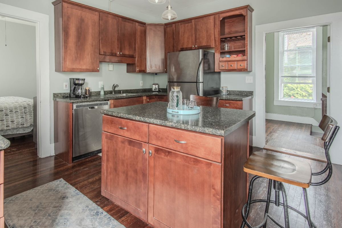 Lakeside - Historic Downtown Apartment - Photo 7
