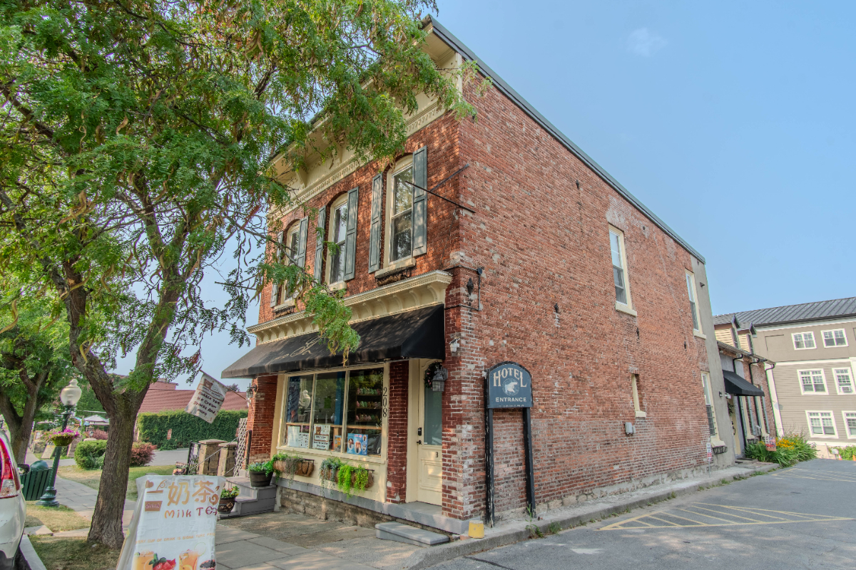 Lakeside - Historic Downtown Apartment - Photo 8