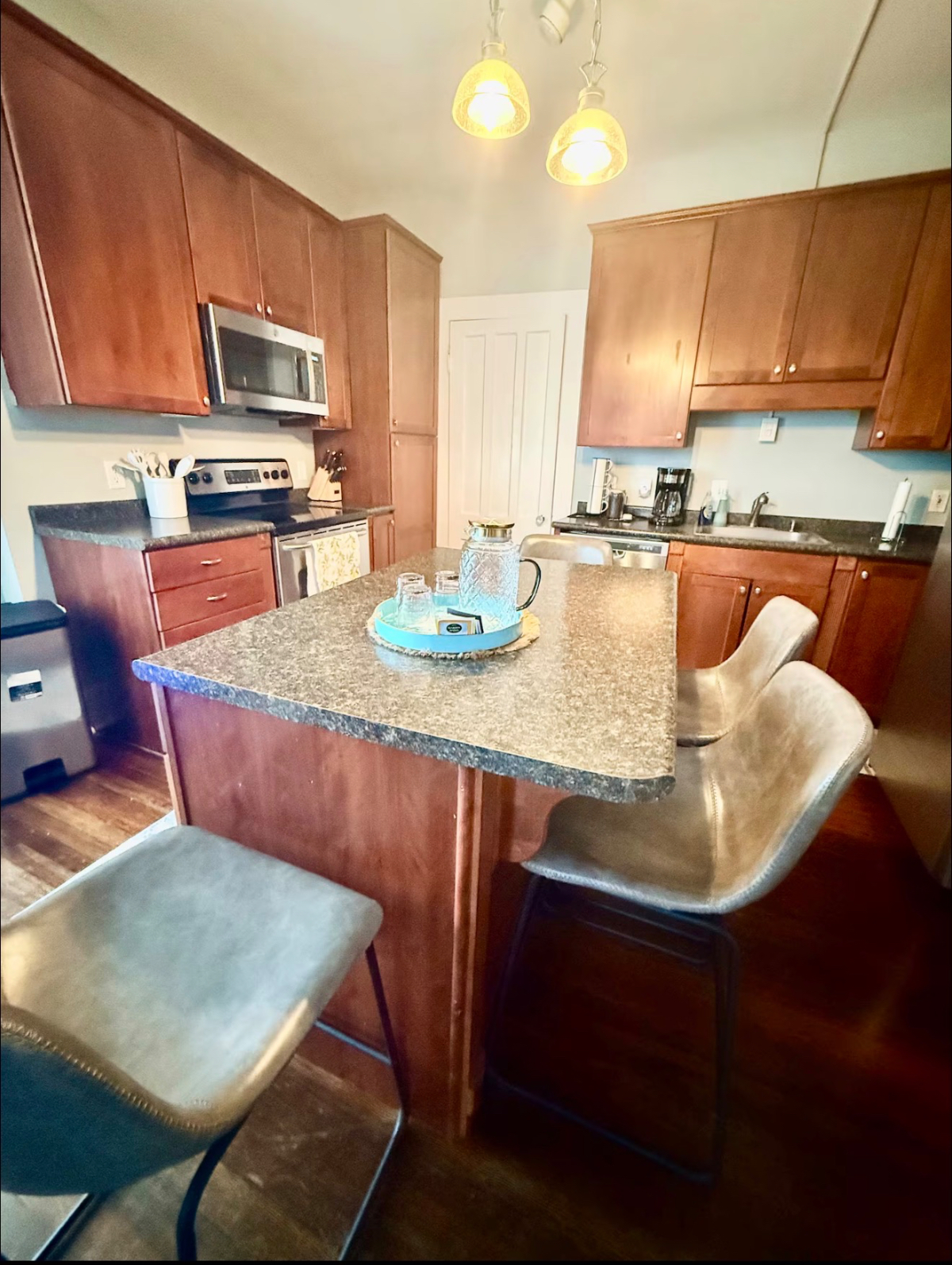 Lakeside - Historic Downtown Apartment - Photo 12