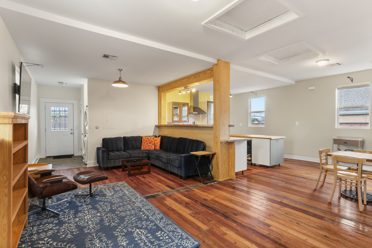 Furnished 2BR/2BA with Balcony Overlooking New Orleans - Photo 4