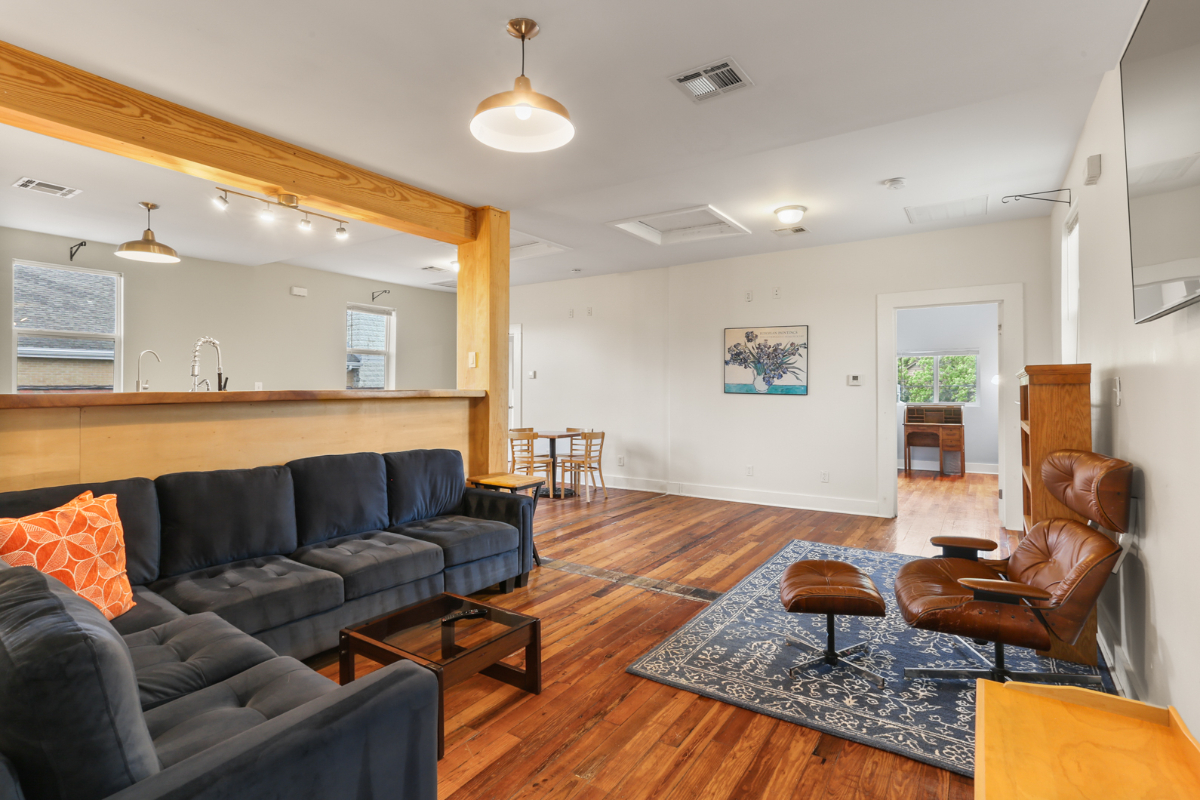 Furnished 2BR/2BA with Balcony Overlooking New Orleans - Photo 5