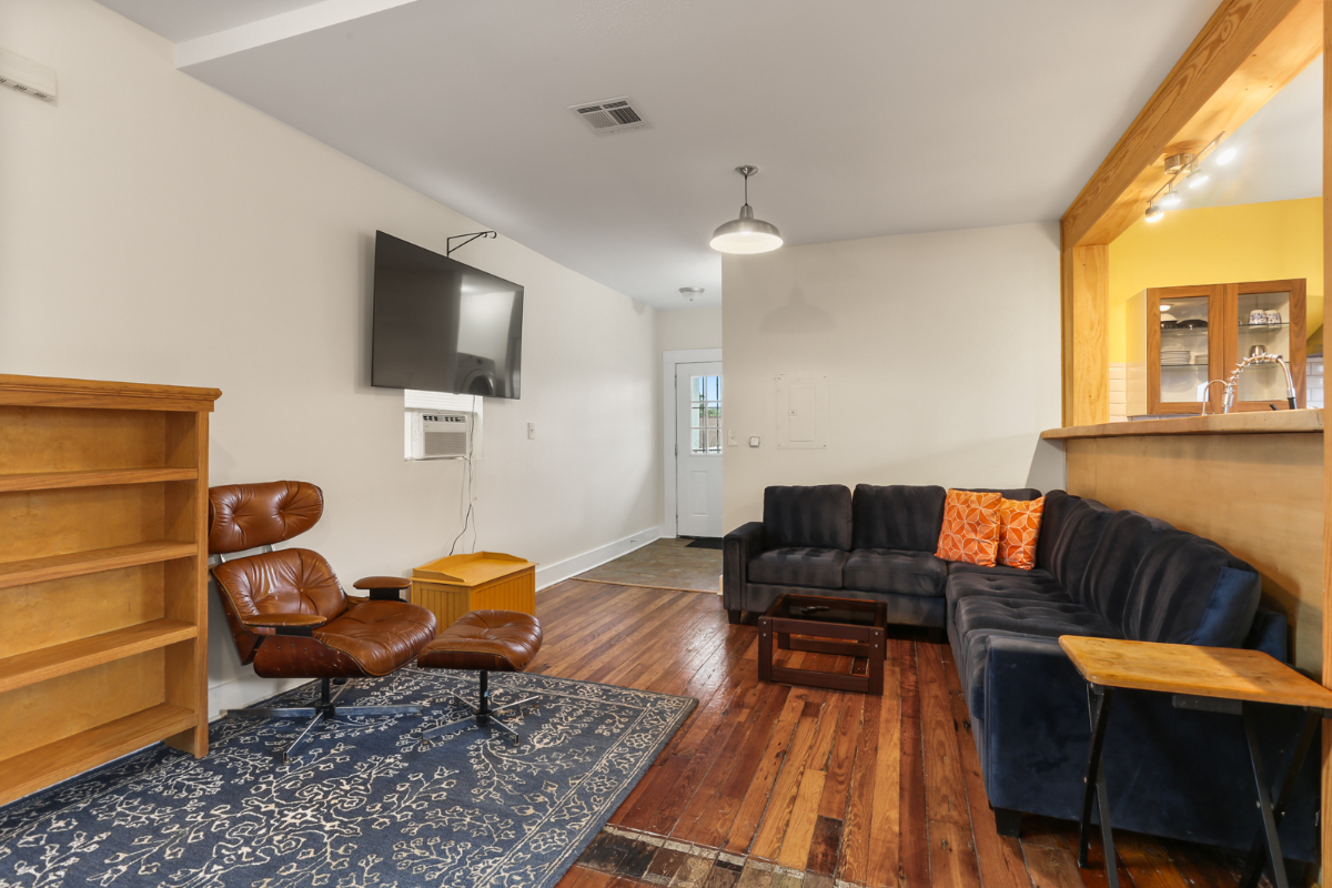 Furnished 2BR/2BA with Balcony Overlooking New Orleans - Photo 6