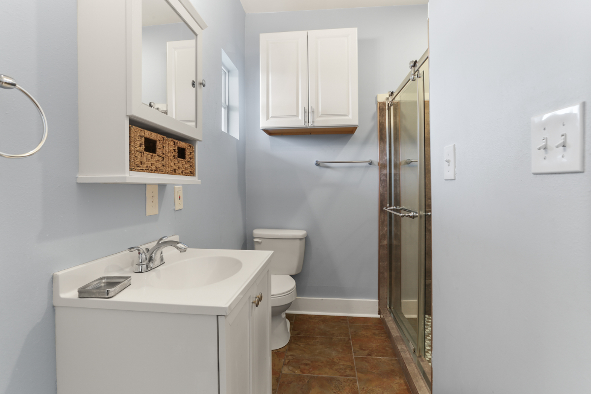 Furnished 2BR/2BA with Balcony Overlooking New Orleans - Photo 9