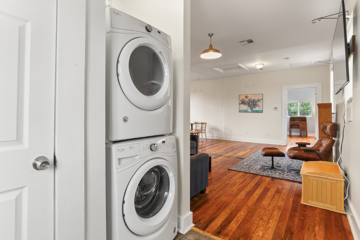 Furnished 2BR/2BA with Balcony Overlooking New Orleans - Photo 11