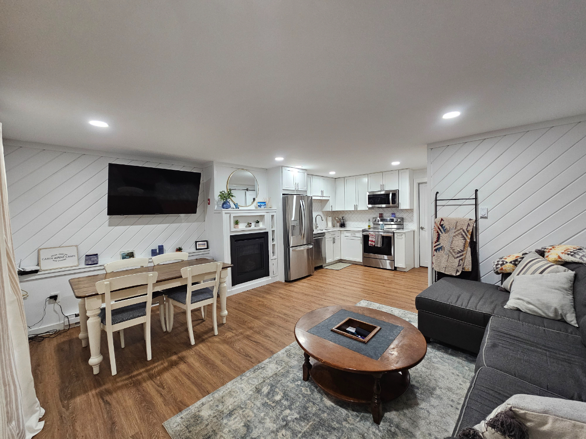 Fully Furnished Renovated 1 Bedroom - Photo 1