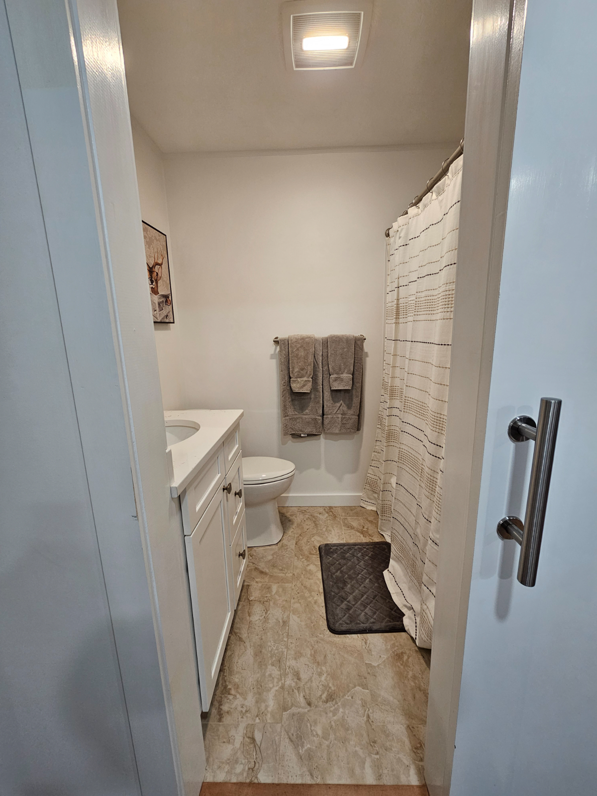 Fully Furnished Renovated 1 Bedroom - Photo 9