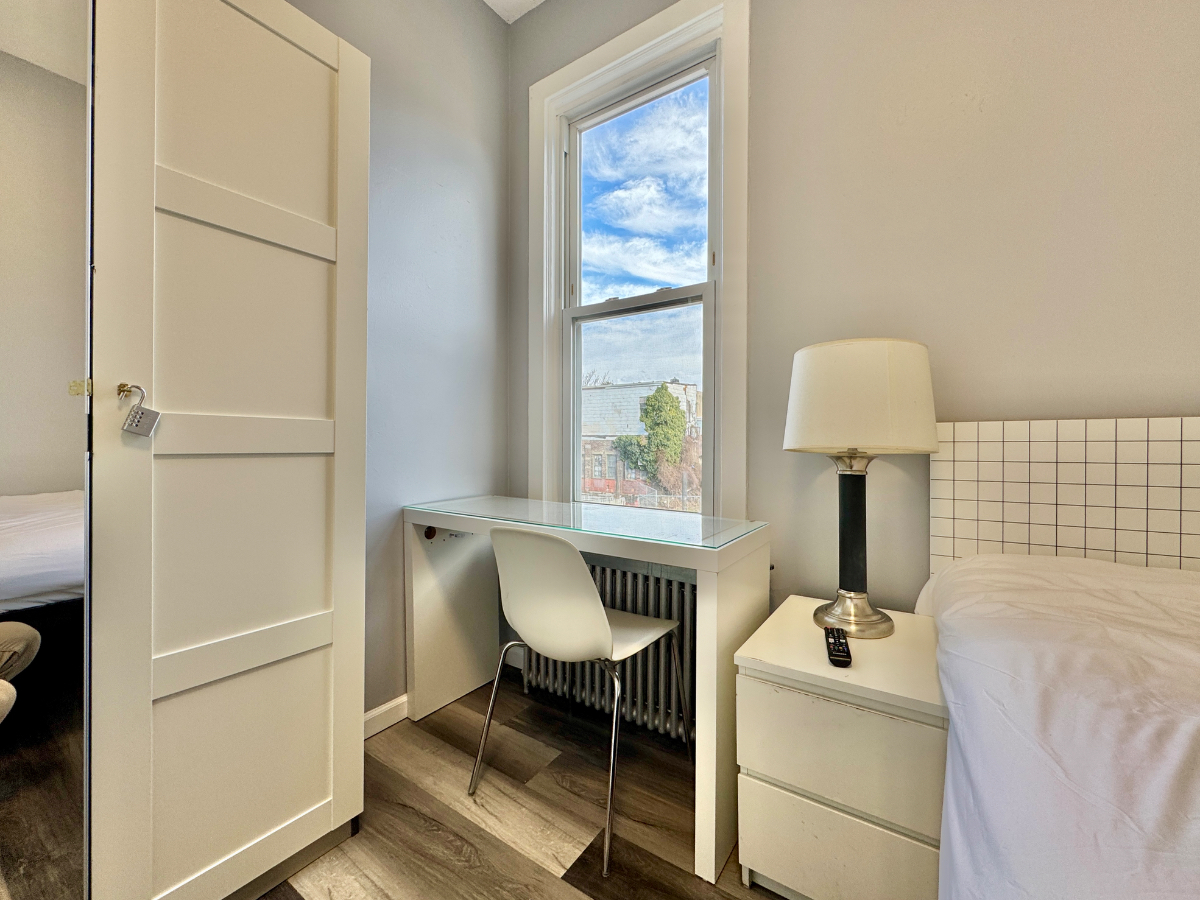726 70 sqft Private Bedroom w Shared bathroom 1150