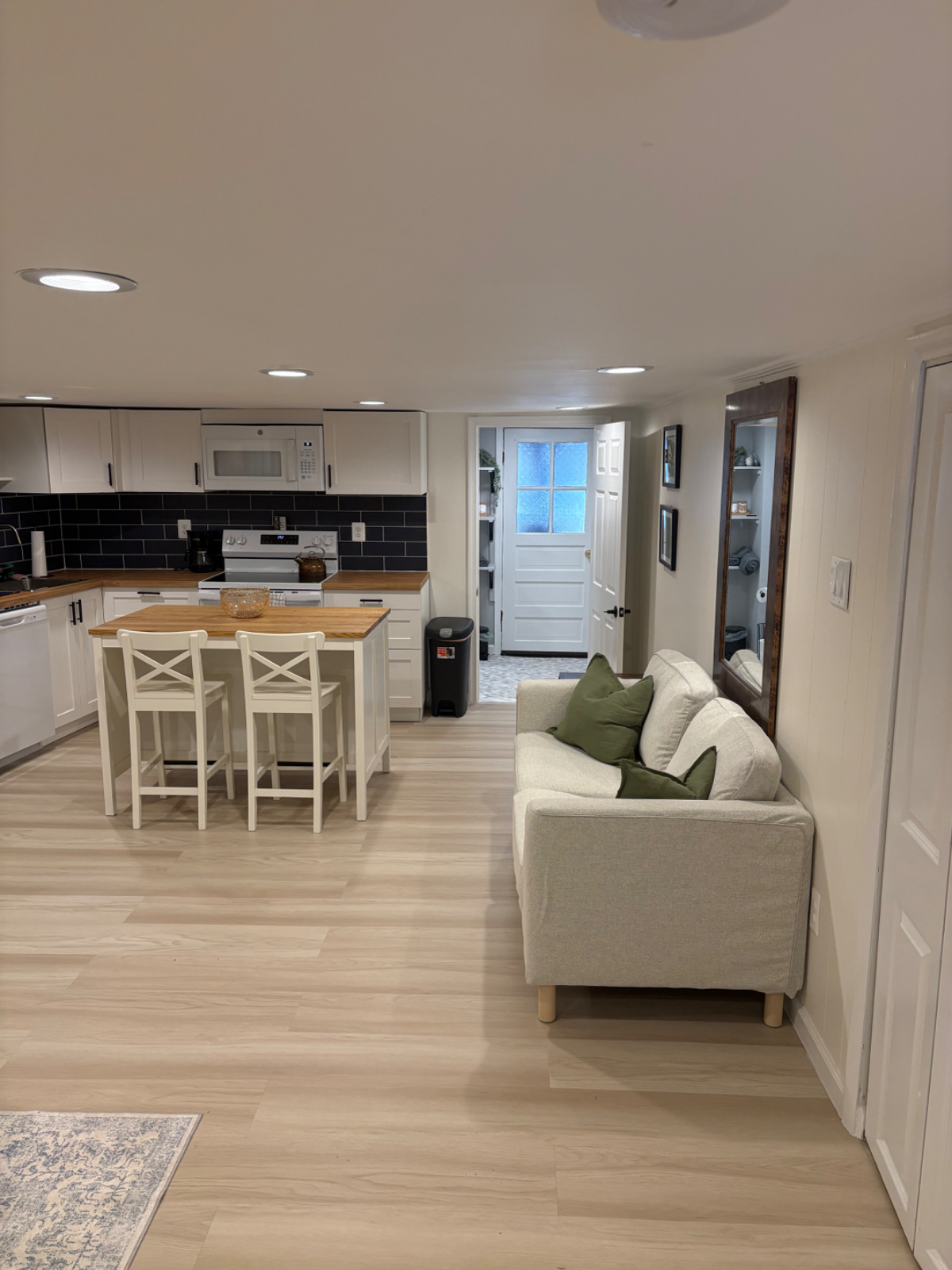 Renovated Unit in Historic Neighborhood Walking Distance to Multiple Hospitals - Great for Nurses - Photo 8