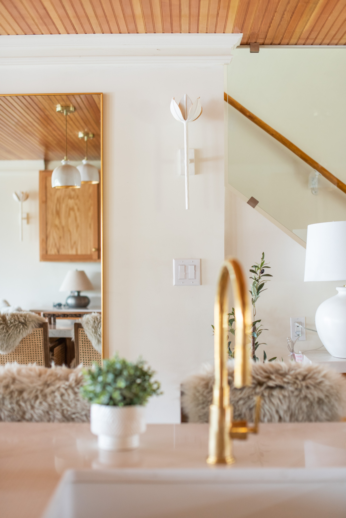 Luxury Three Bedroom Condo - Photo 4