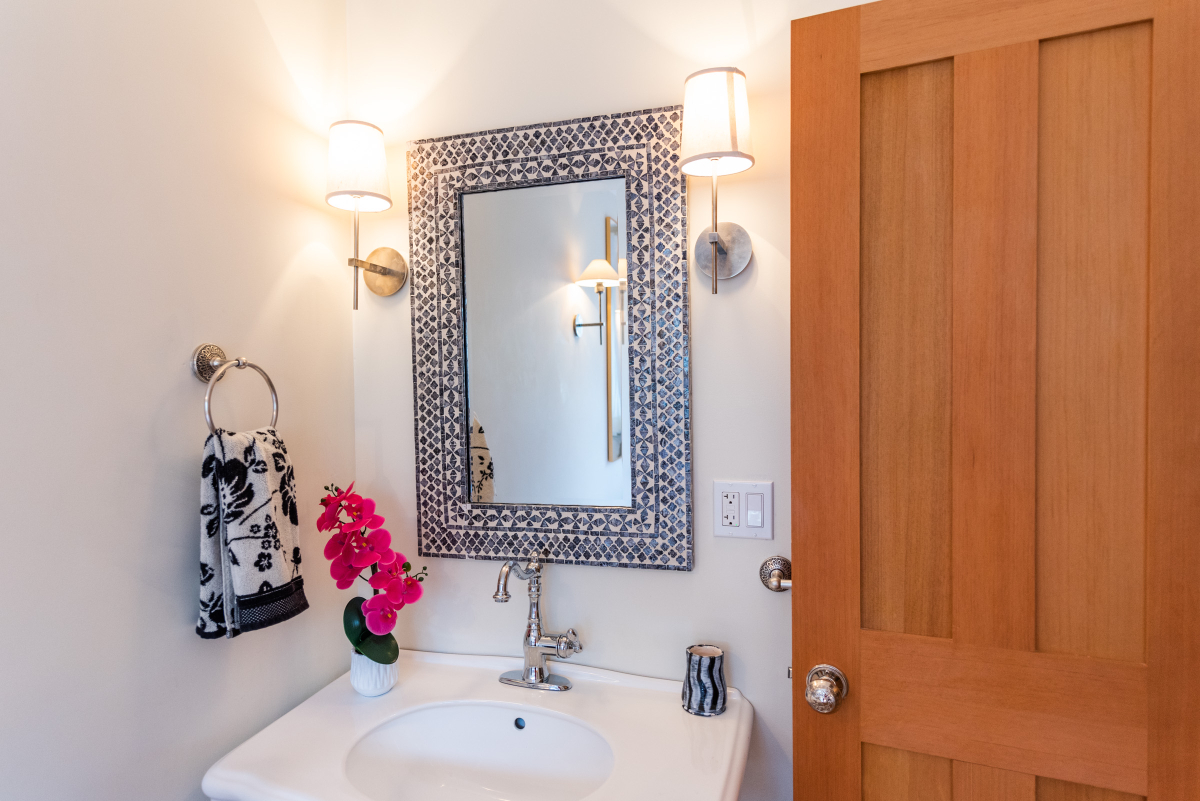 Luxury Three Bedroom Condo - Photo 6