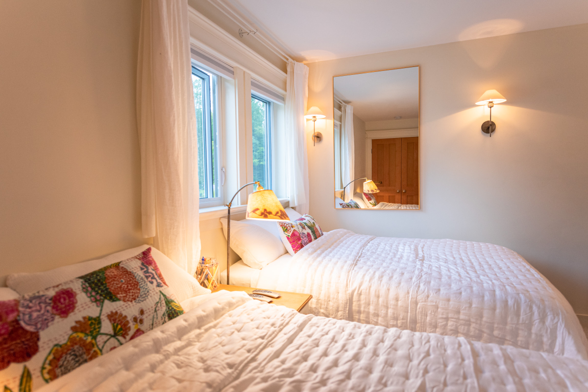 Luxury Three Bedroom Condo - Photo 9