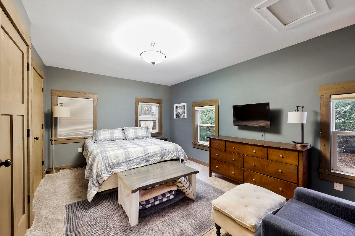 Quiet, Clean Cottage in Lakeside Community Close to Madison and Janesville - 6 Minutes to Edgerton H - Photo 6
