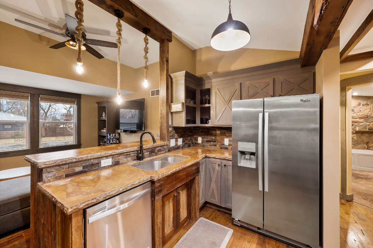 Quiet, Clean Cottage in Lakeside Community Close to Madison and Janesville - 6 Minutes to Edgerton H - Photo 9