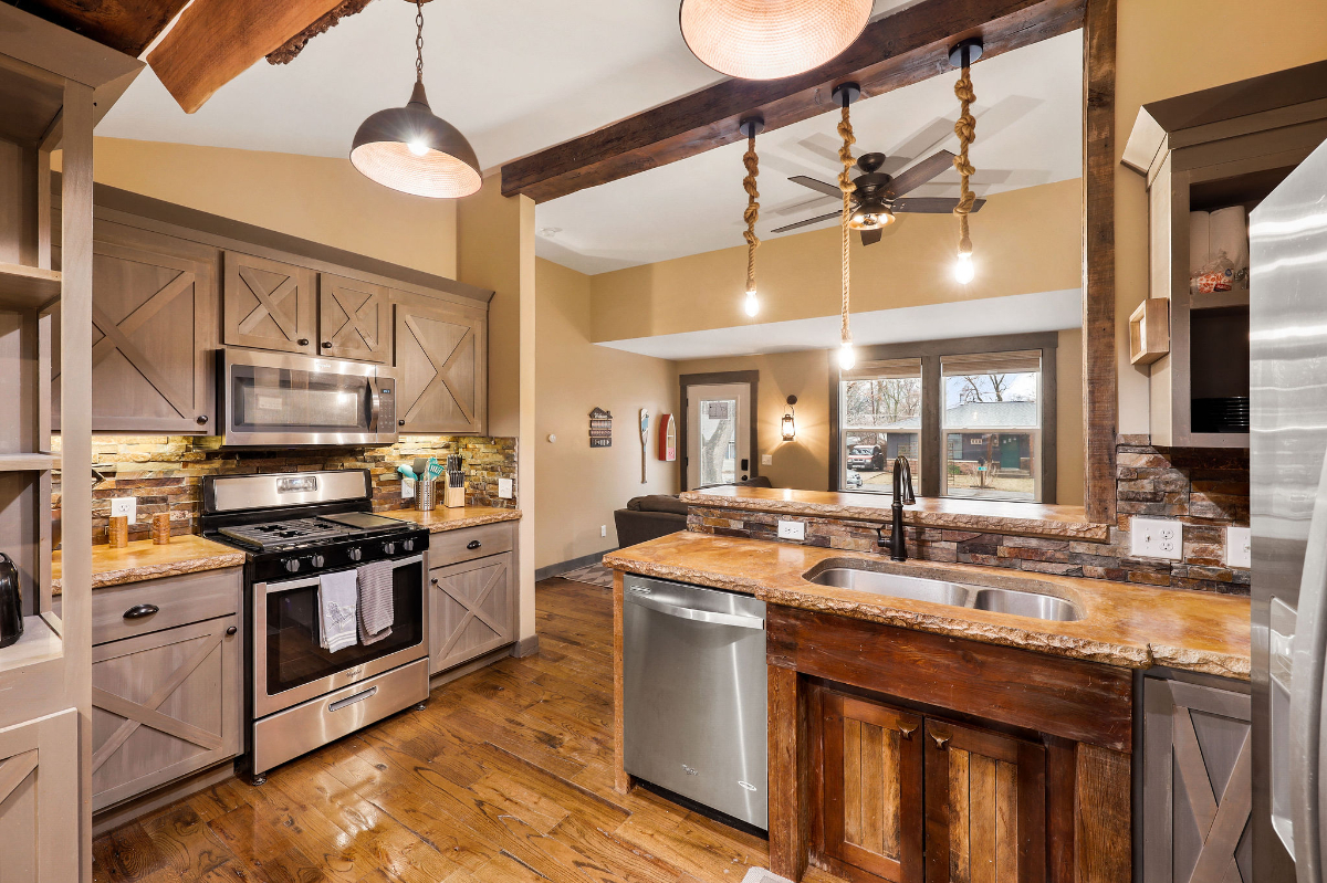 Quiet, Clean Cottage in Lakeside Community Close to Madison and Janesville - 6 Minutes to Edgerton H - Photo 8