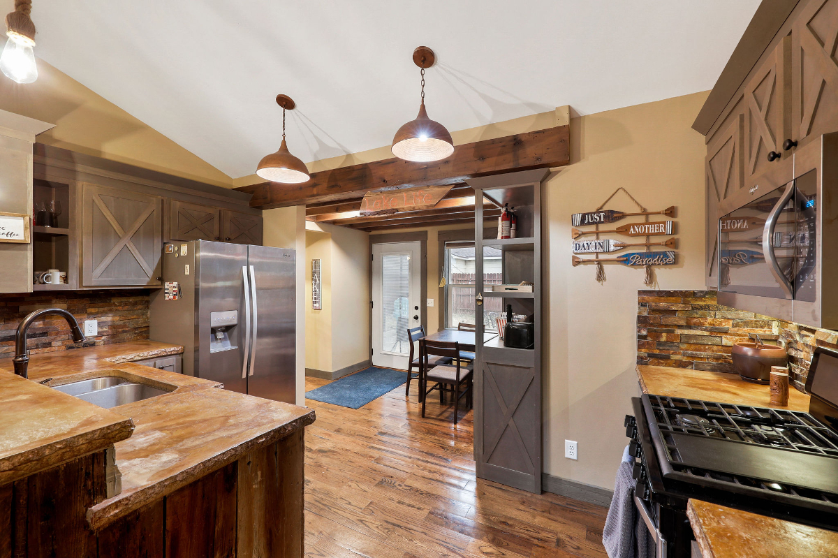 Quiet, Clean Cottage in Lakeside Community Close to Madison and Janesville - 6 Minutes to Edgerton H - Photo 11