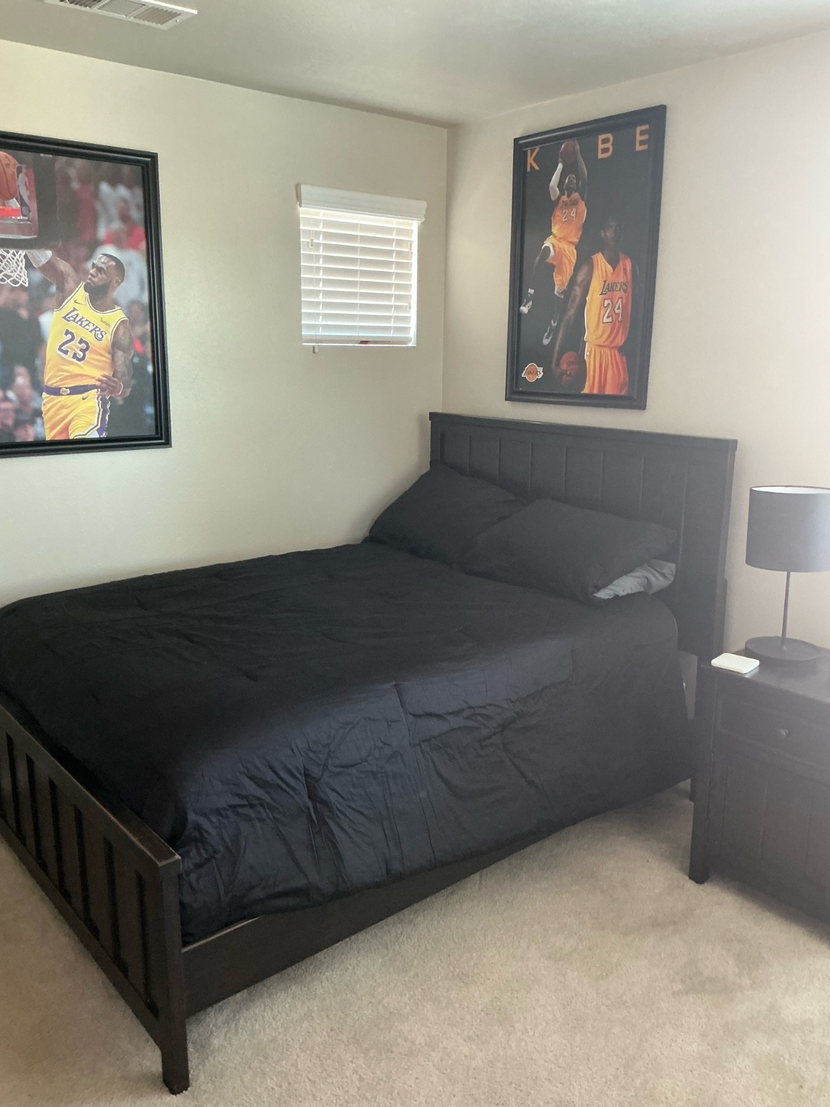 Cozy Queen Bedroom with Shared Bath Upscale Home