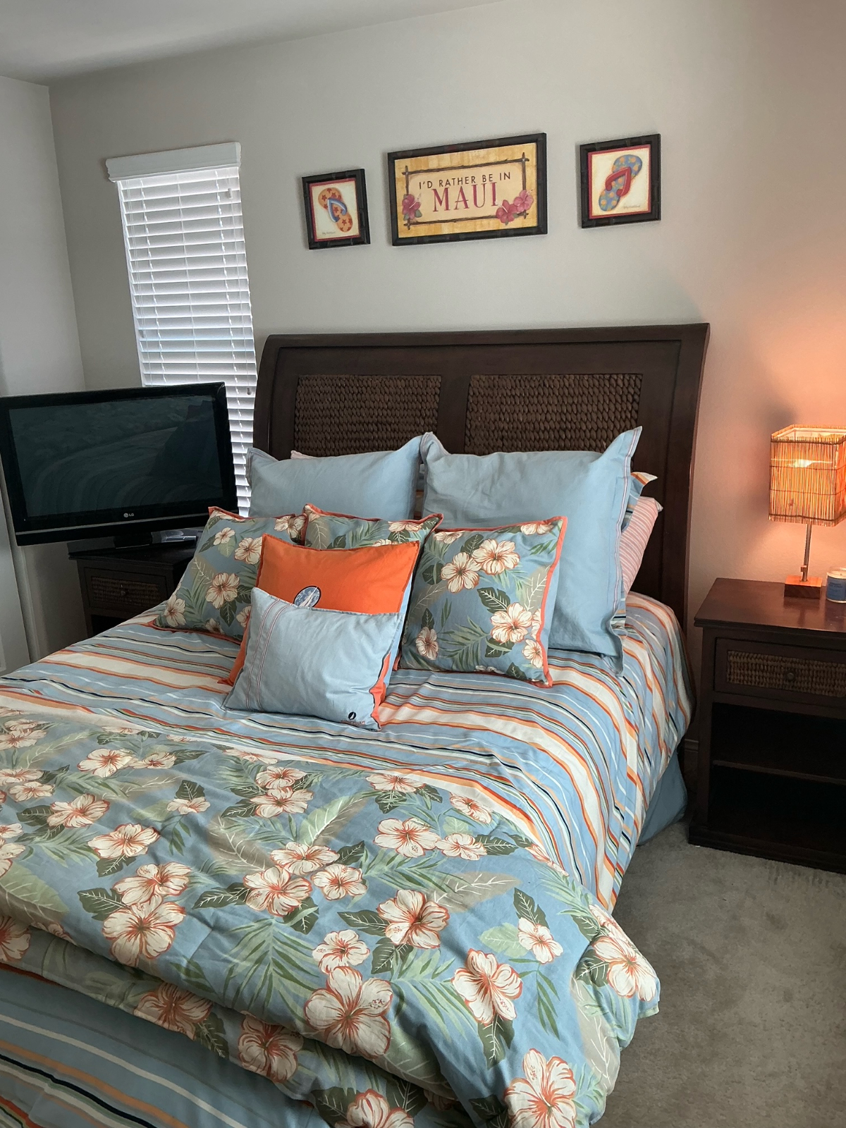 Full-Size Bedroom & Shared Bath Elegant Shared Hom
