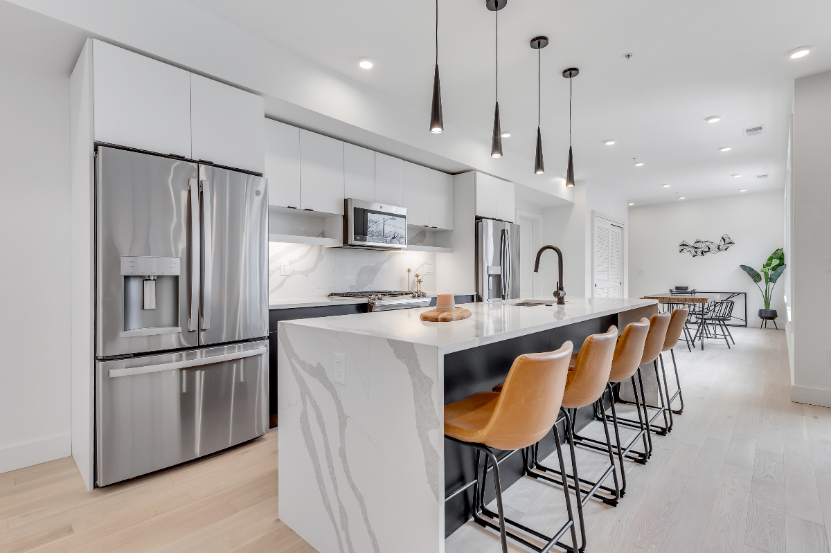 Luxury Building Centrally Located in Washington, DC-Metro - Photo 1
