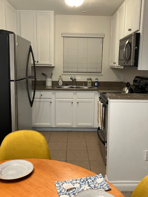 Condo in Heart of Hillcrest - Photo 6