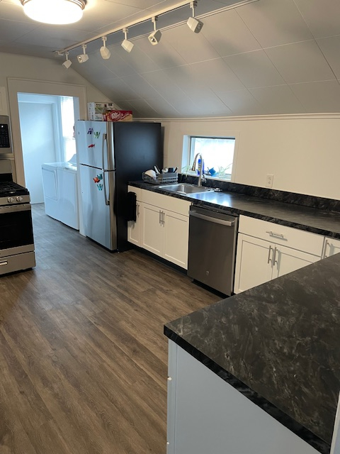 Newly Renovated Utilities Included - Photo 7