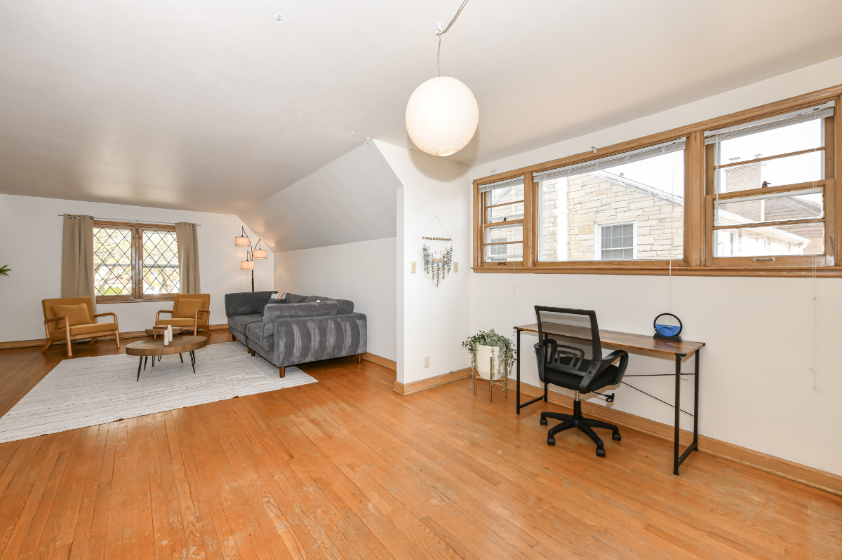 Central Spacious 1 Bedroom Apartment, King Bed , Pet-Friendly, Free Car Garage - Photo 6