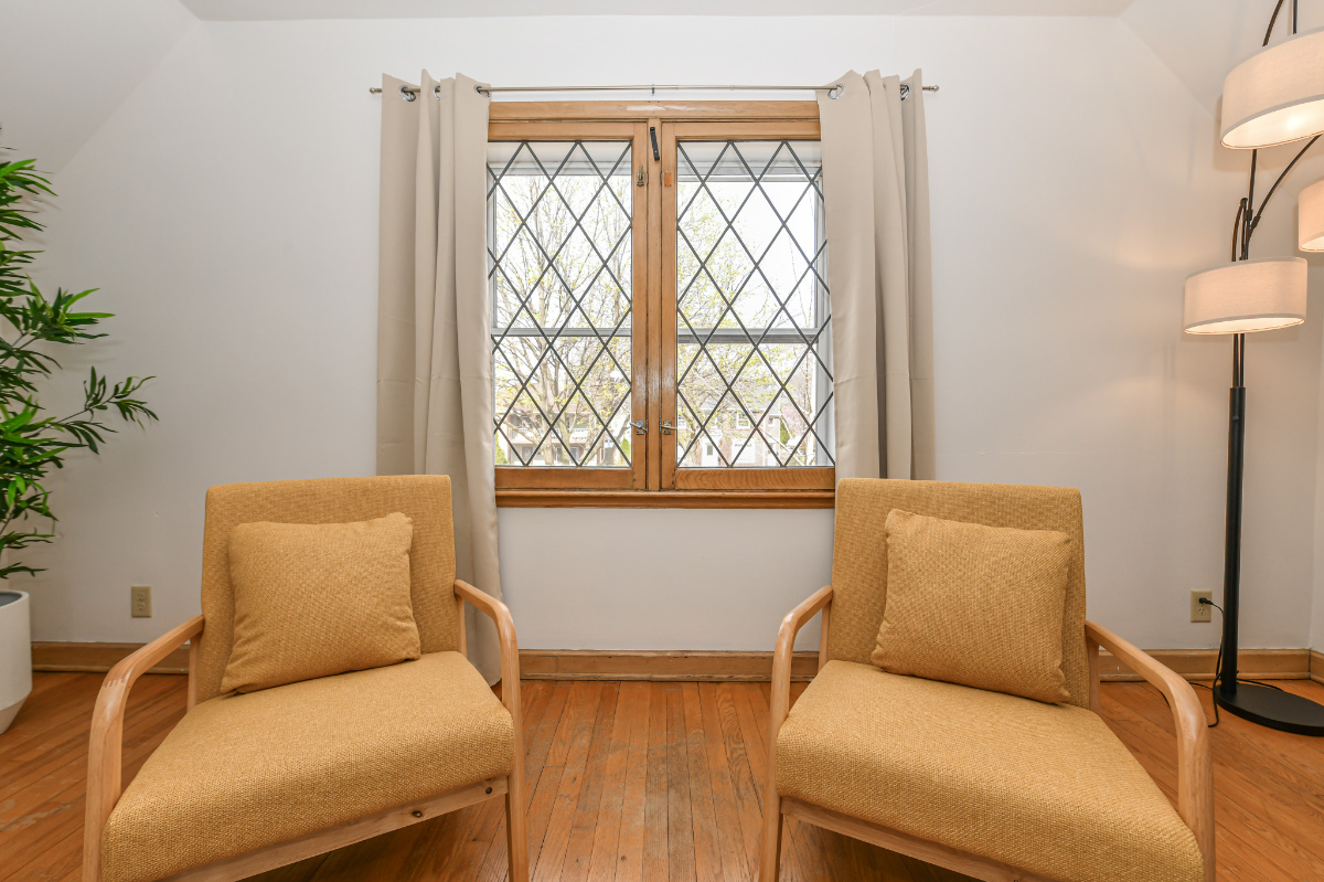 Central Spacious 1 Bedroom Apartment, King Bed , Pet-Friendly, Free Car Garage - Photo 10