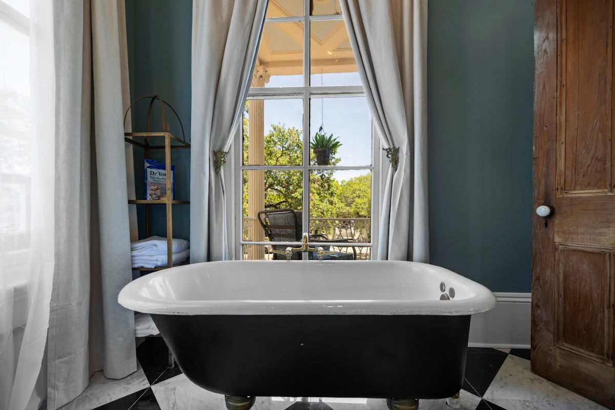 Juliet Suite - Quaint Balcony - Photo 6
