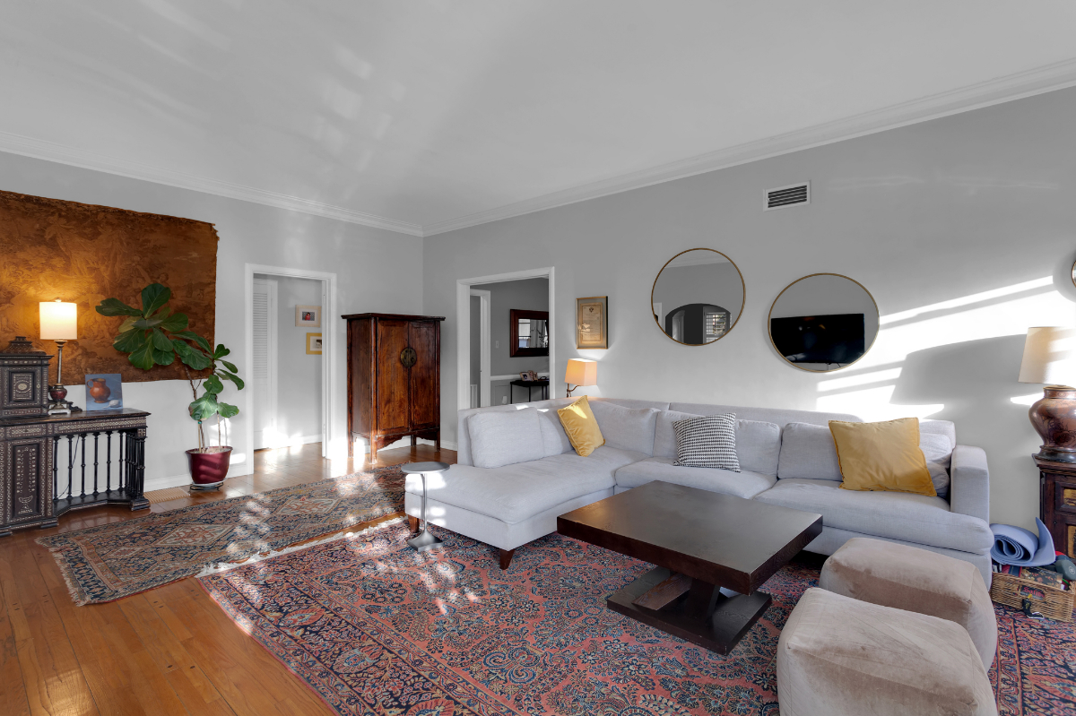 House near UCLA - Monthly rental for 2027 - Updated, Sunny 2-Bedroom plus Office with Grassy Yard - Photo 3