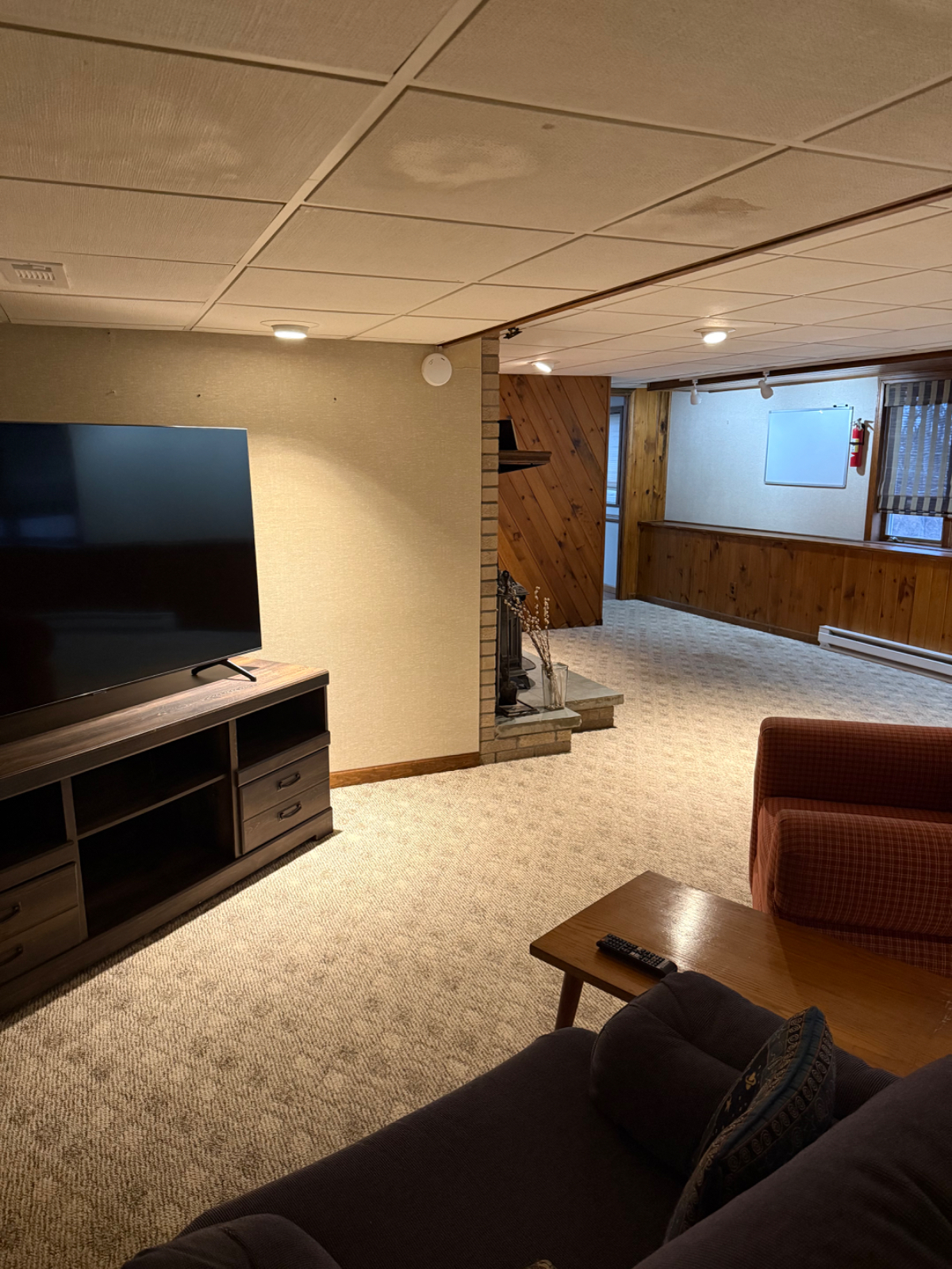 Private Walk-out Basement w/Kitchenette in a Safe Neighborhood. - Photo 6