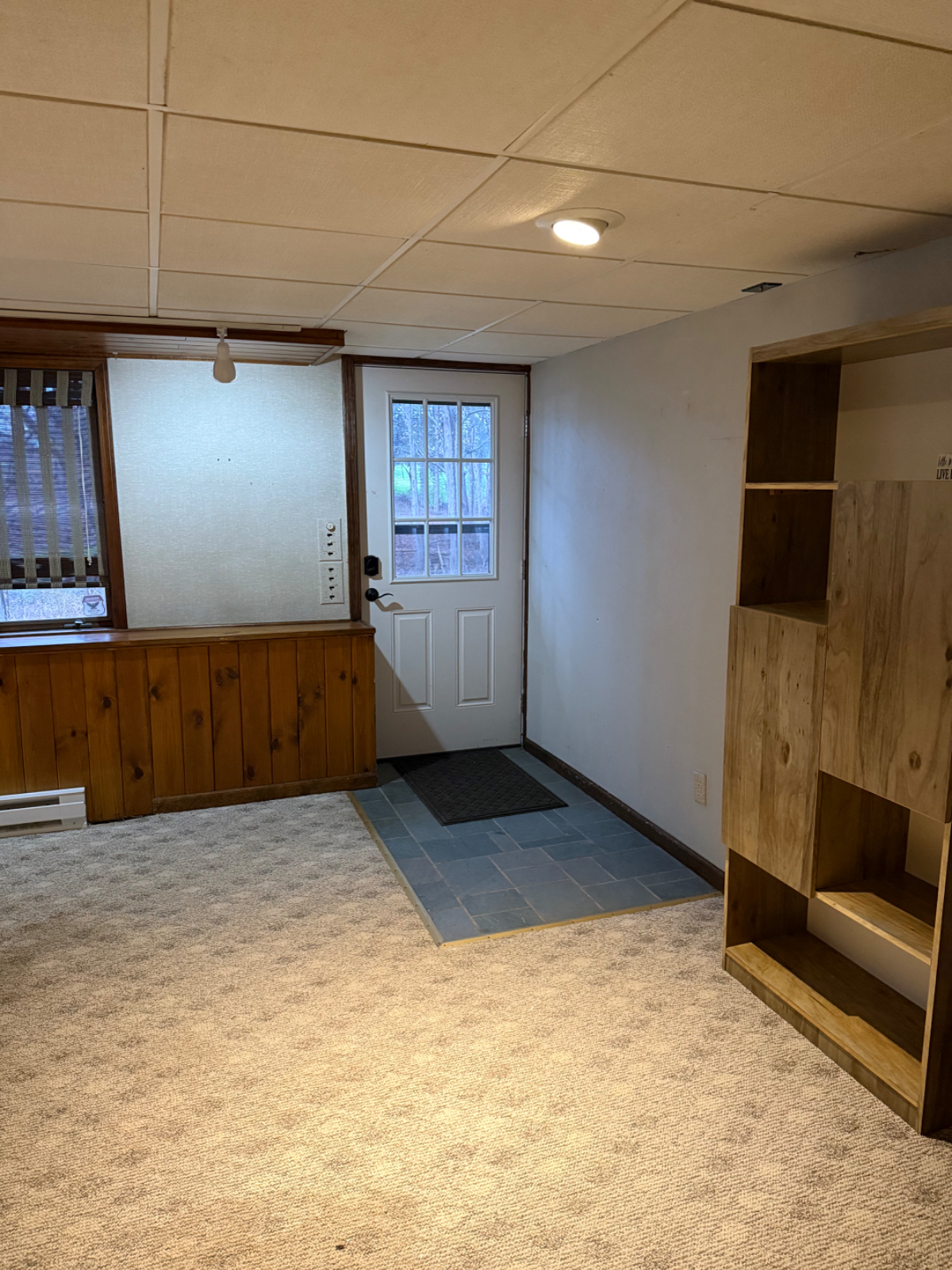 Private Walk-out Basement w/Kitchenette in a Safe Neighborhood. - Photo 7