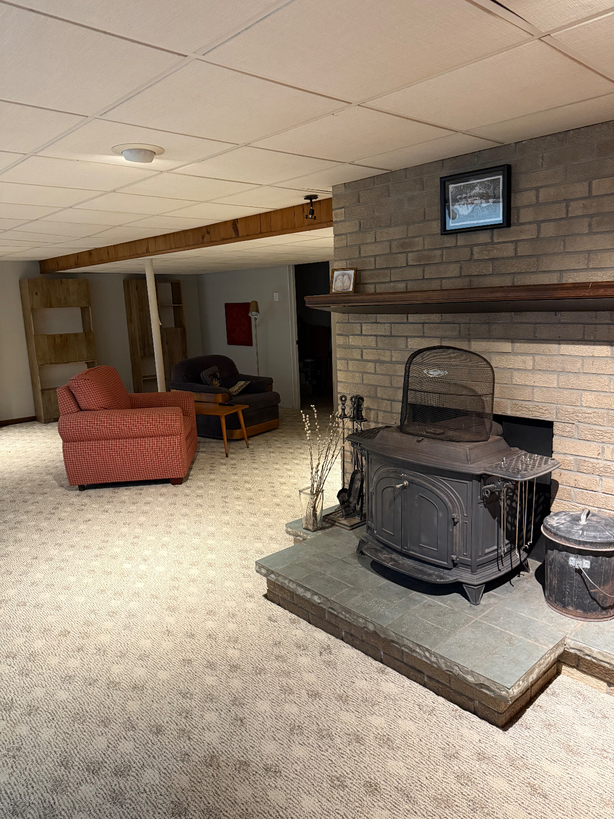 Private Walk-out Basement w/Kitchenette in a Safe Neighborhood. - Photo 8