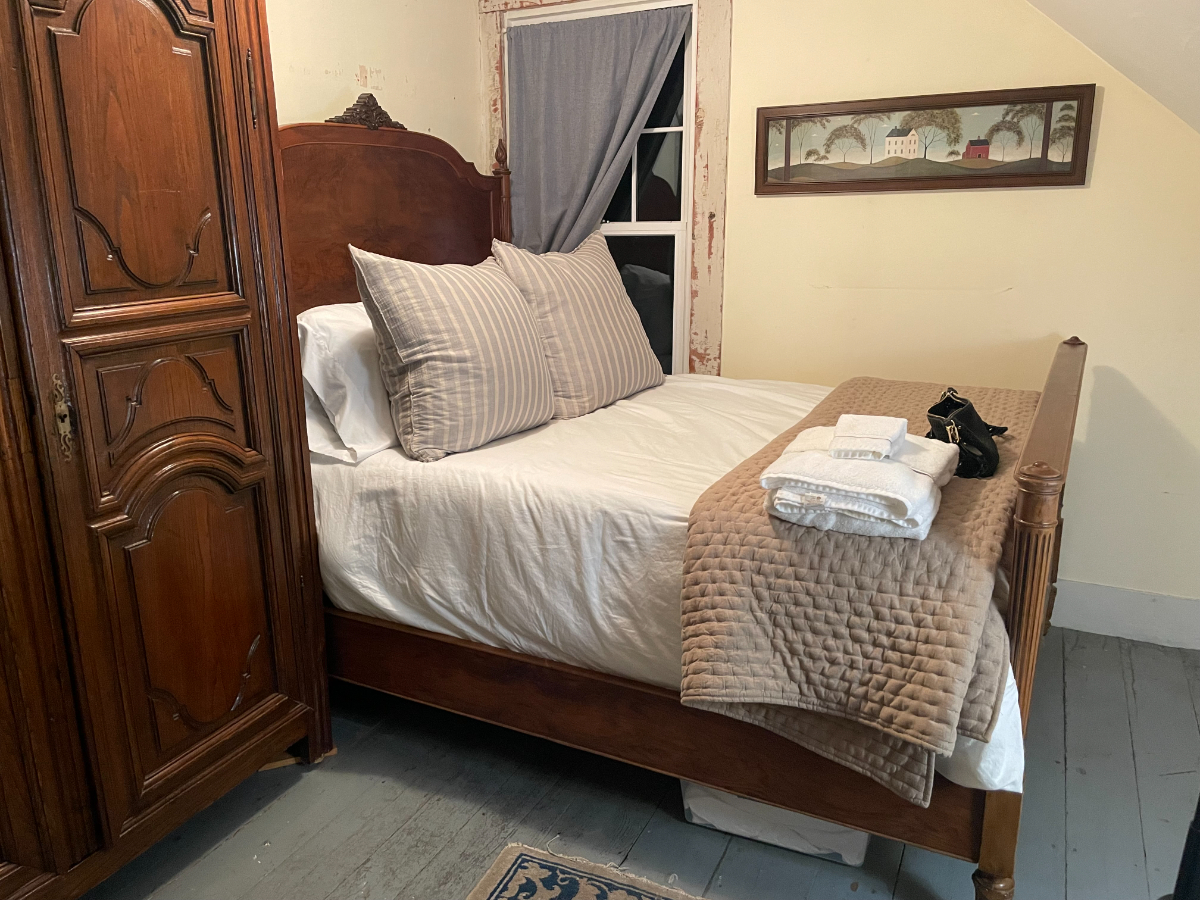 Riverfront Historic 4BD/4BA Home - Photo 8