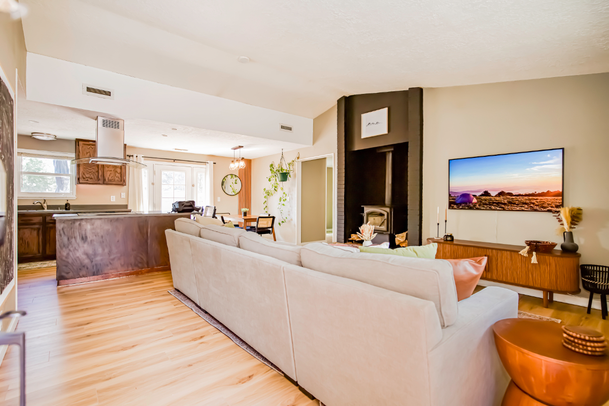 Old Mill 2mi - Cozy, Modern Mountain Home. Hot Tub/Yard/Gameroom - Photo 4