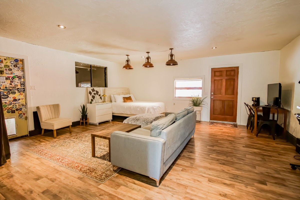 Old Mill 2mi - Cozy, Modern Mountain Home. Hot Tub/Yard/Gameroom - Photo 6