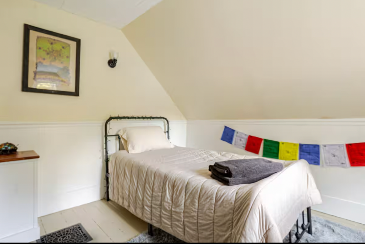 Antique Village Home - Photo 5