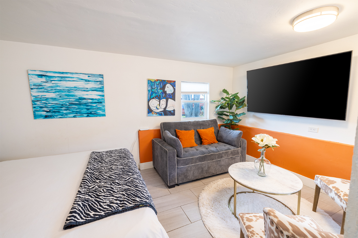 Studio University Heights Great Location w/ Jacuzzi - Photo 1