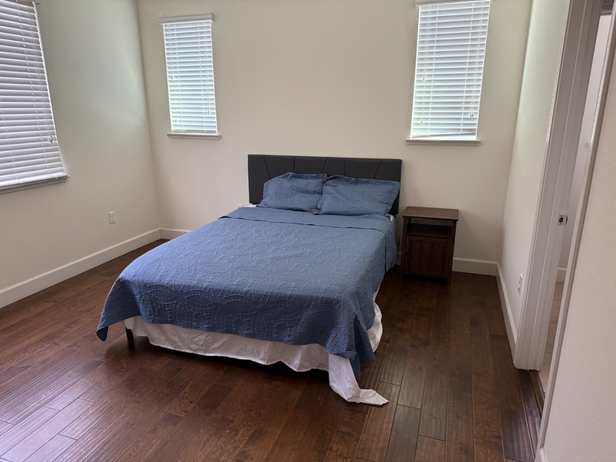 Cozy Charm Newark Retreat with Free Wifi and AC - Photo 4