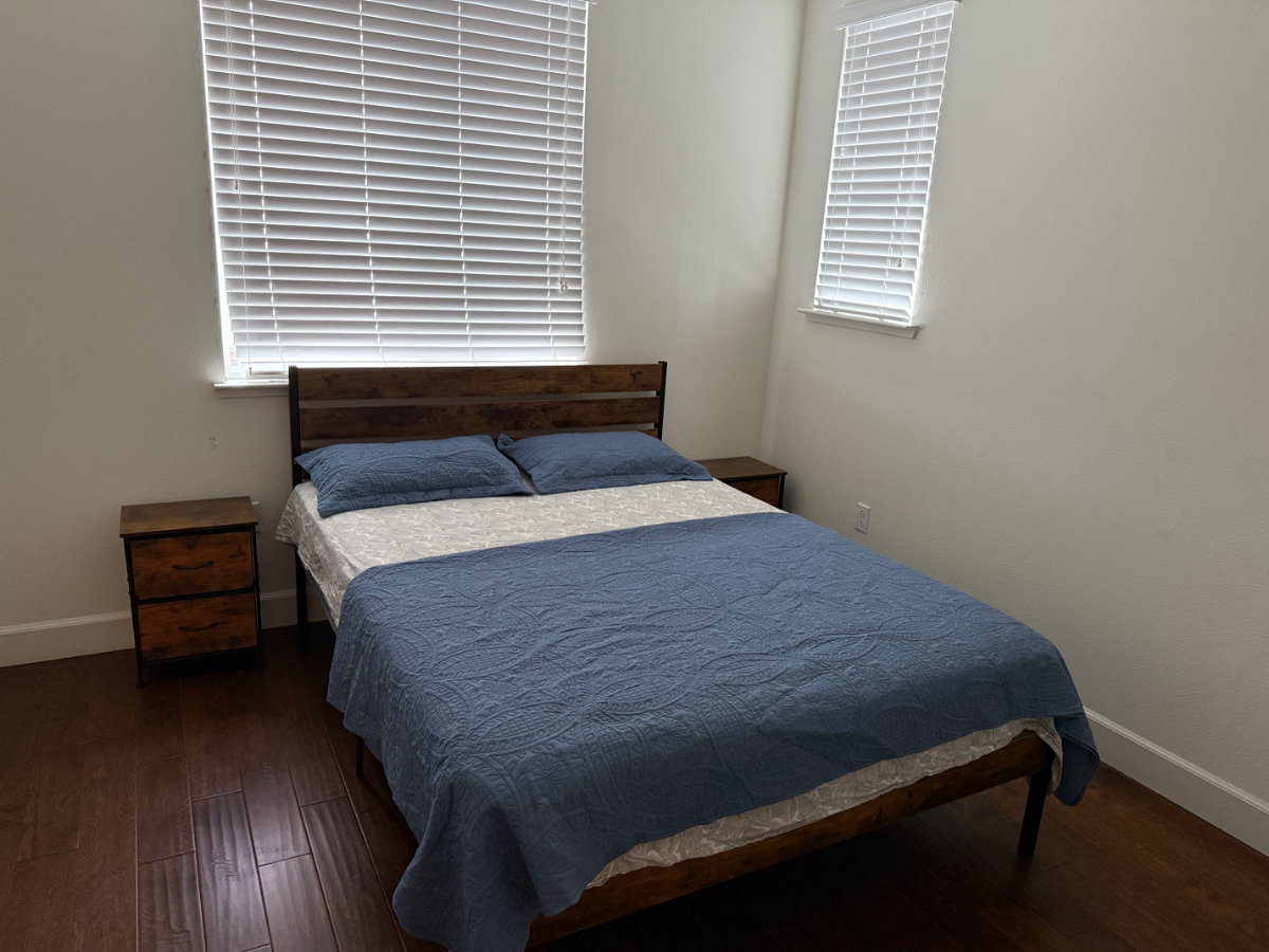 Cozy Charm Newark Retreat with Free Wifi and AC - Photo 5