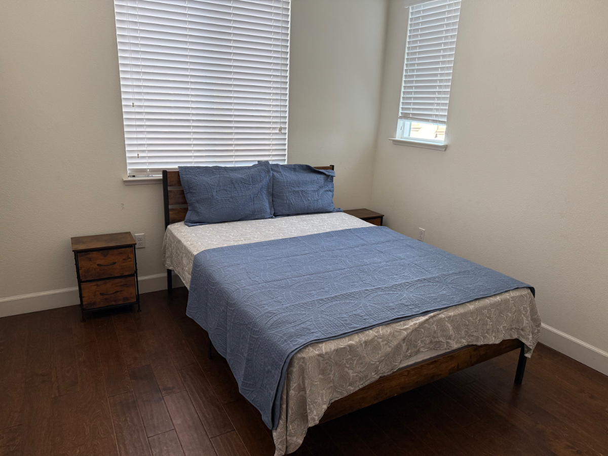Cozy Charm Newark Retreat with Free Wifi and AC - Photo 6
