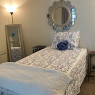 Comfortable, quiet bedroom with dedicated bathroom (tub & shower) - Photo 4