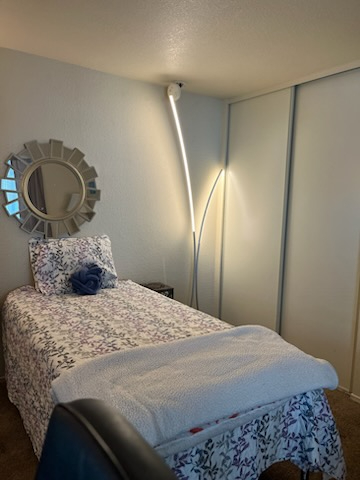 Comfortable, quiet bedroom with dedicated bathroom (tub & shower) - Photo 6
